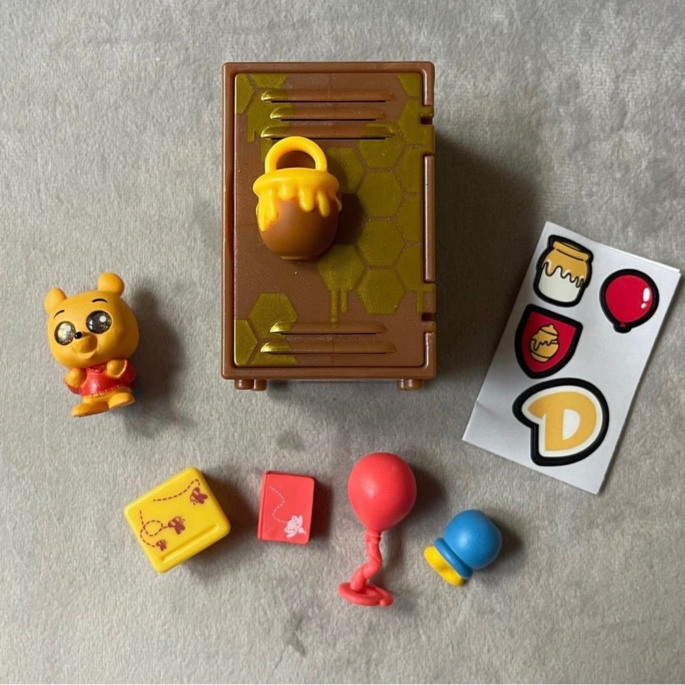 New in box Winnie the Pooh locker